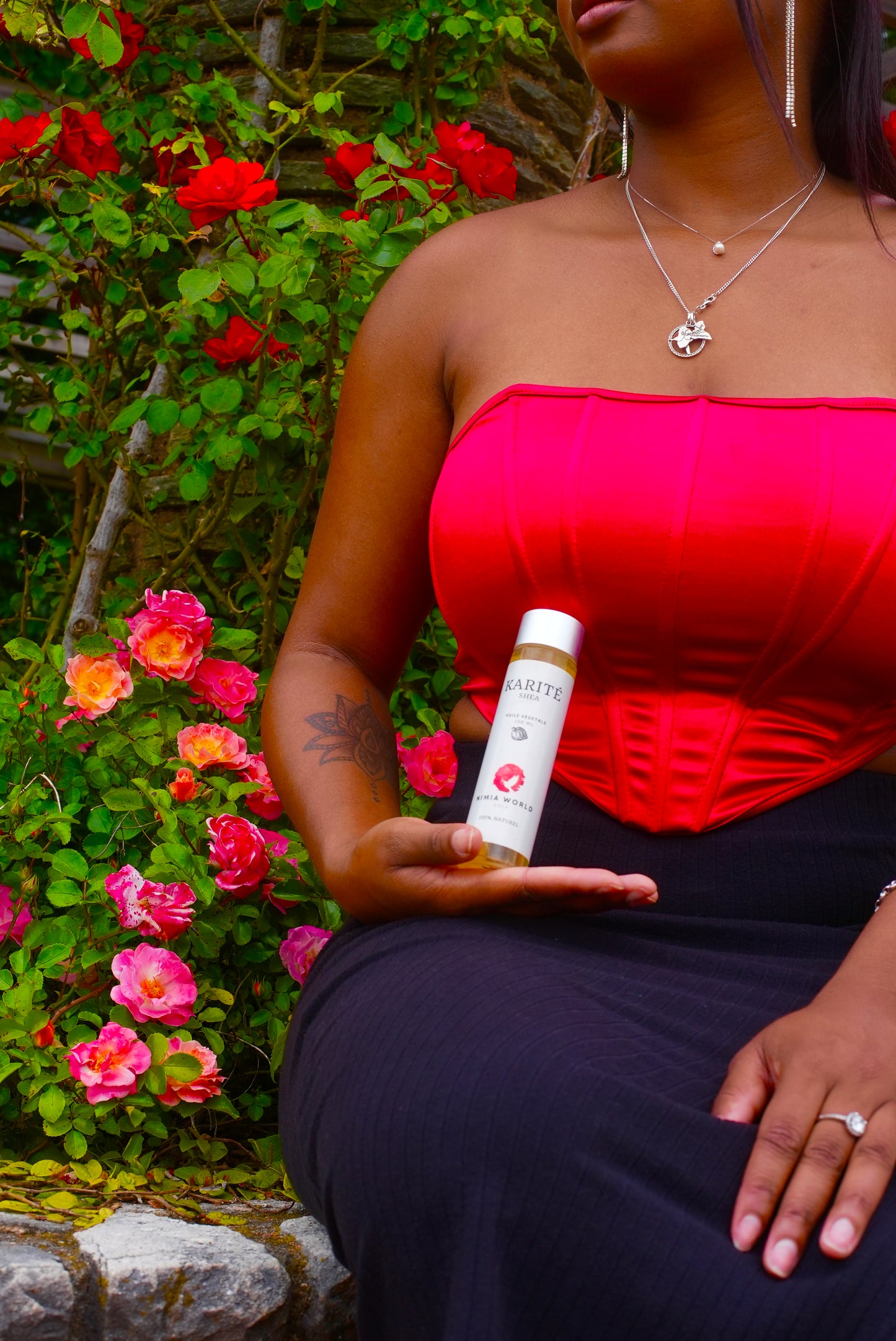 femme noir huile de karité 100% naturel Nimia world